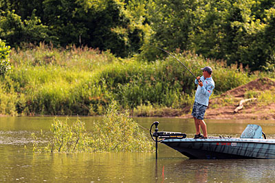 Bassmaster Elite Series angler Steve Kennedy fishes a heavy — 5/8 or 3/4-ounce — swim jig. It sinks faster, giving him a better chance of eliciting reaction strikes from bass holed up in heavy cover. Photo courtesy of B.A.S.S. / Seigo Saito