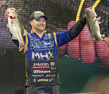 Bassmaster Elite Series angler Bradley Roy said that weights made from tungsten are best for Texas rigs. The material is denser than lead, so they are smaller, making them less prone to snagging, and more sensitive.