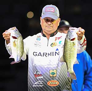 Cold water doesn’t keep Bassmaster Elite Series angler Todd Auten from cranking shallow water. But it does dictate which crankbaits he chooses and where he fishes them. Photo courtesy of B.A.S.S./Chris Brown