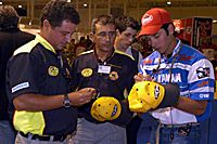 Iaconelli signing authographs at the Semana Ibérica Show