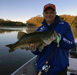 The author caught this heavyweight bass on a deep-diving crankbait during a December trip to El Salto Lake in Mexico.