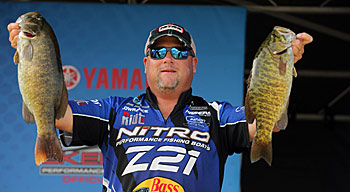 Bassmaster Elite Series angler Jamie Hartman says in many lakes, including Oneida near his New York hometown, smallmouth use submerged aquatic vegetation as cover. In the fall, they prefer it in clumps. Photo courtesy of B.A.S.S. / Seigo Saito