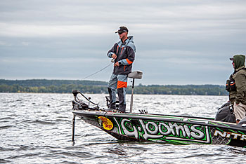 Jonathon VanDam keys in on points that have real sharp drop offs on or nearby them using a Strike King Rage Blaster and Silver Buddy Blade Bait