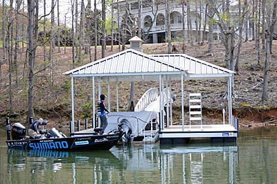 Bass anglers have long enjoyed the quick reactions of cable-steer trolling motors, especially when fishing around shallow-water cover. Bassmaster Elite Series angler Jeff Gustafson said the new generation of “fly-by-wire” trolling motors are just as responsive. Photo by Pete M. Anderson