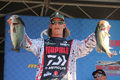 Submerged aquatic vegetation is Bassmaster Elite Series angler Seth Feider’s favorite way to fish a Tokyo rig. After he’s gone through a spot with a Texas-rigged soft plastic or jig, he’ll fish it one more time with the rig to catch a few more bass. Photo courtesy of B.A.S.S. / Seigo Saito