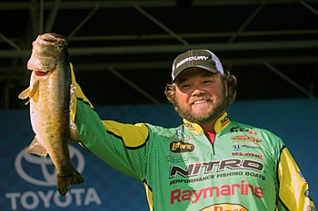 While it’s good to see the tell-tale streaks made by feeding bass on your electronics any time of year, Bassmaster Elite Series angler Tim Horton said winter bass often hold so tight to the bottom that they appear as small bumps. Photo courtesy of B.A.S.S. / Seigo Saito