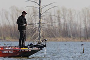 AARON MARTENS OF LEEDS. ALABAMA FISHES on the Red River on DAY ONE OF THE 2009 BASSMASTER CLASSIC.