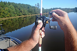 how to use a baitcast reel