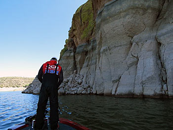 On these long cliffs, Dwonch found the fish on the rocky portions.