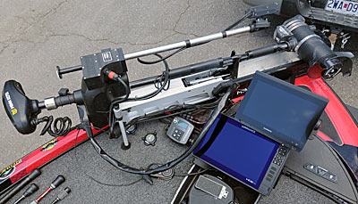 A Garmin unit with a LiveScope transducer and a Rite-Hite Turret LiveScope Transducer Holder mounted to the trolling motor allows Stacey King to track down deep bass. 