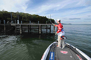 Kentucky pro Mark Menendez mainly relies on pitching to deliver his lures to close-range targets.