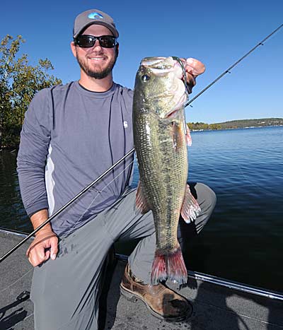 Investing in the right type of bank will pay off big bass dividends. 