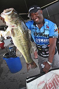 Ish Monroe brings in the big bass with a Day 1 total of 34 pounds, 5 ounces, at the Elite series Power-Pole Slam on Lake Okeechobee.