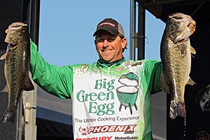 J Todd Tucker of Moultrie, Ga., leads on Day 1 at the St. Johns River Showdown in Palatka, Fla.