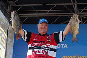 Leading the Plano Championship Chase on Day 3 is Mark Davis of Mount Ida, Ark., with a total weight of 63 pounds, 10 ounces. Photo by Seigo Saito/Bassmaster