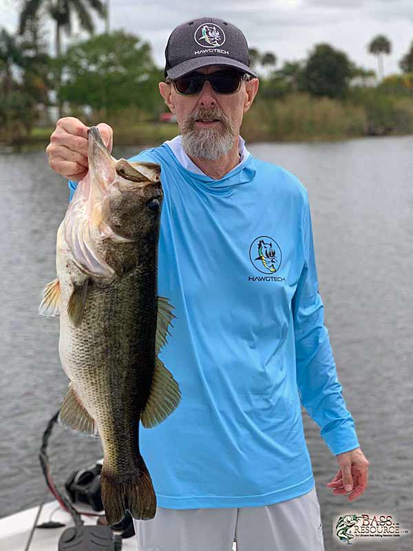 Forum member Dwight Hottle with a Lake Okeechobee hawg.