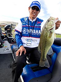 Takahiro Omori is still in the running for the title of Bassmaster Classic champ after a tie-breaker decision.